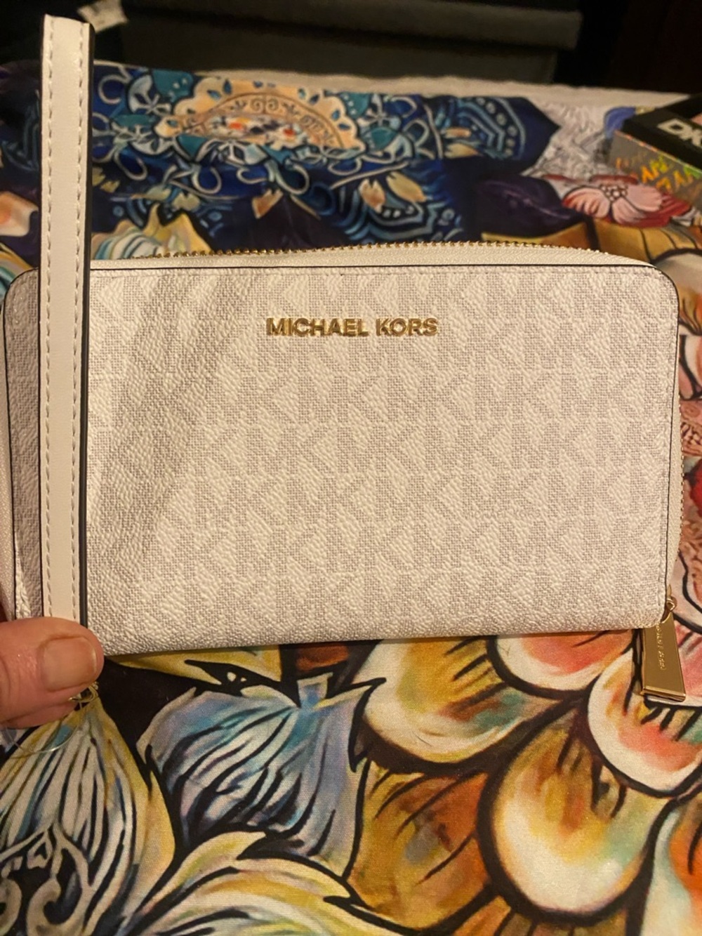 Michael Kors White Textured Gold-Trim Wristlet Great gift 🎁